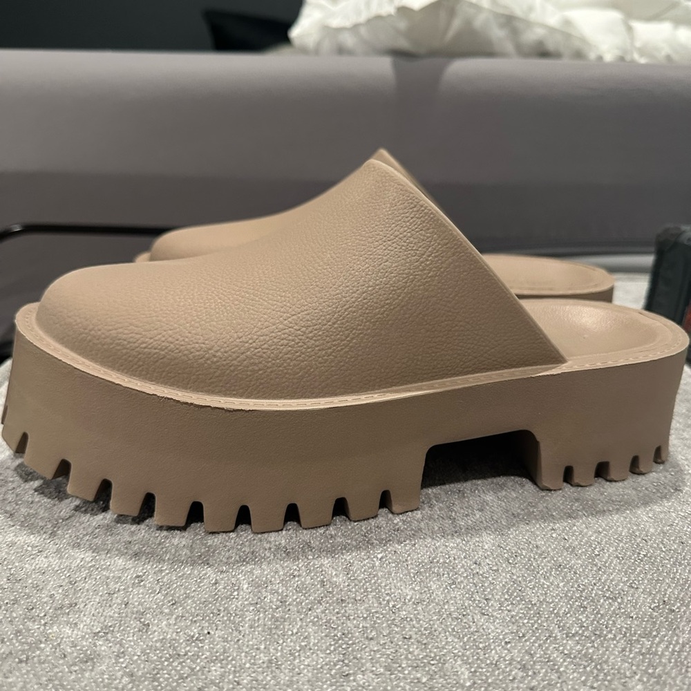 Jeffery Campbell Tan Clogs Size 10 (fit like a 9)